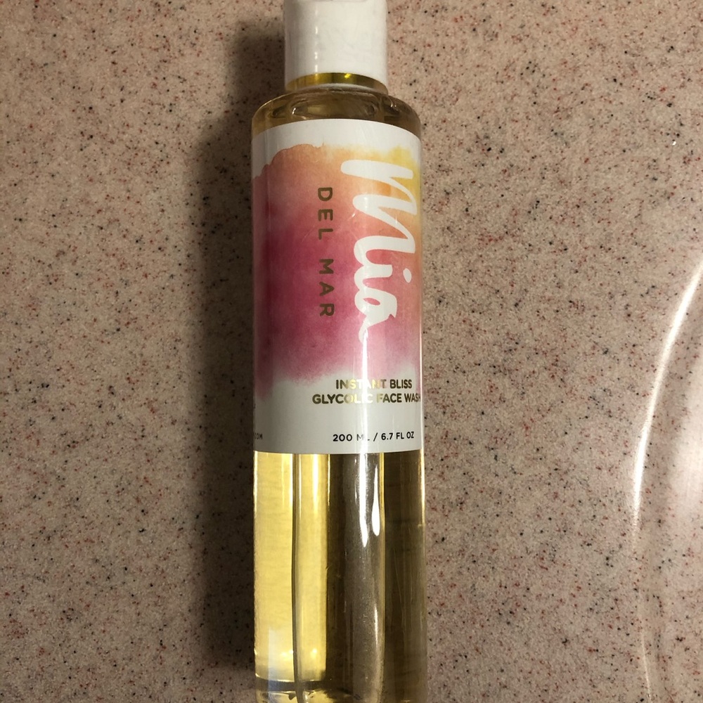 Mia del Mar Glycolic acid wash brand new bottle